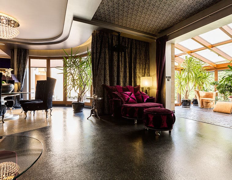 elegant-living-room-interior-with-a-sparkling-floor
